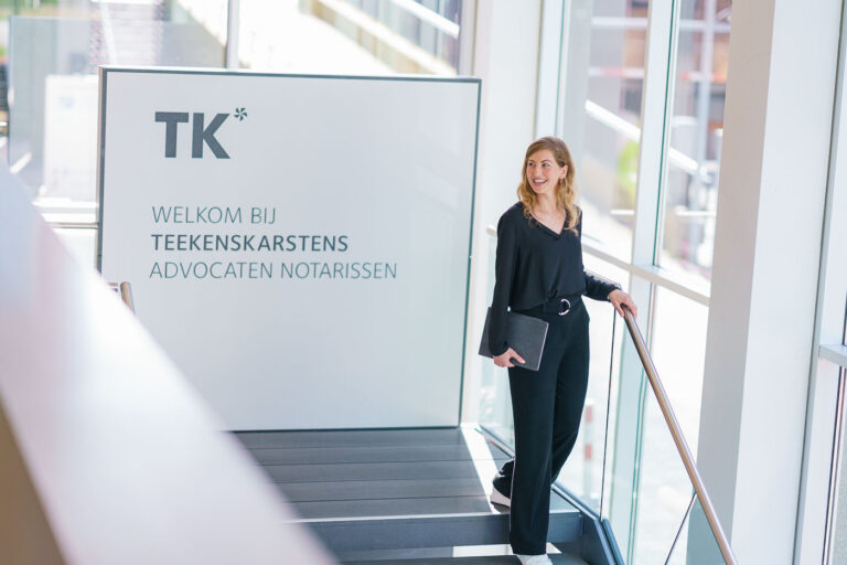 sfeerfoto's in de hal van het kantoor Leiden van TK